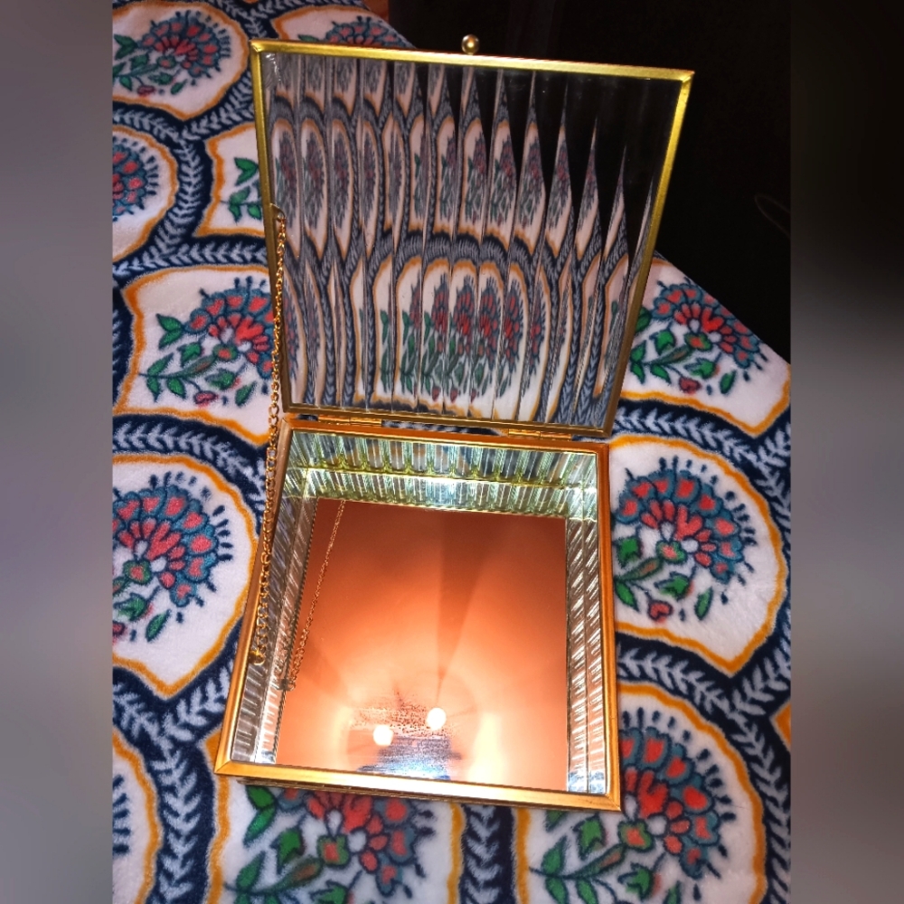 Elegant Gold Mirrored Jewelry Box
